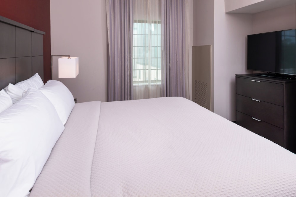 جناح بسرير كينج بغرفة نوم واحدة مع أريكة بمطبخ لذوي الإعاقة، STAYBRIDGE SUITES LAKE CHARLES 3/10
