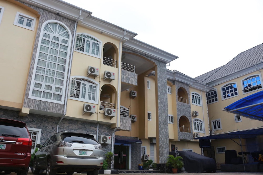 Resdon Hotel And Suites 1/15