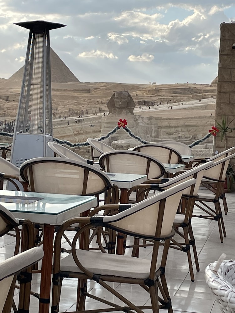 Pyramids Valley 31/50