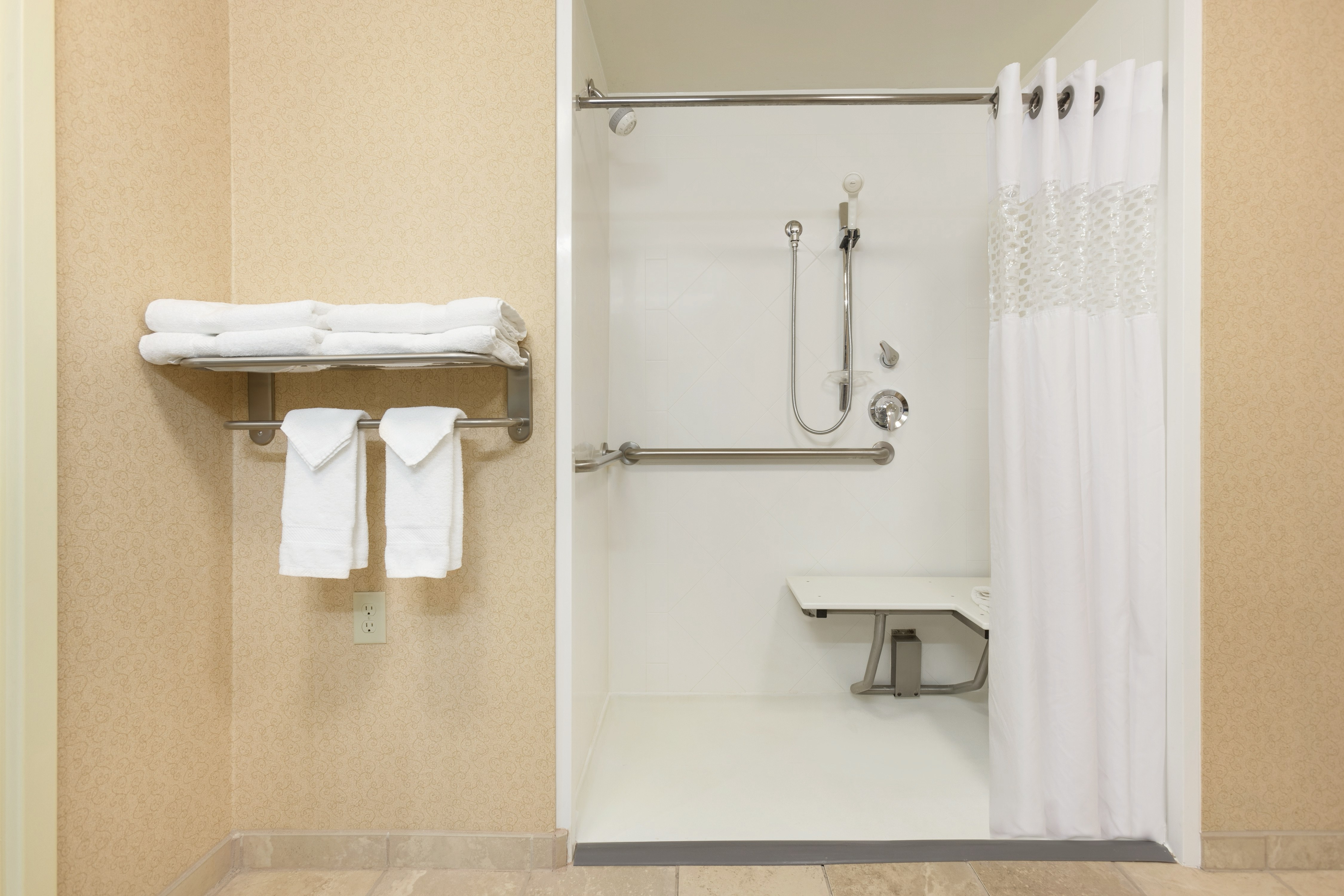 غرفة بسريرين كوين لذوي الإعاقة، Hampton Inn & Suites Greenfield 5/7