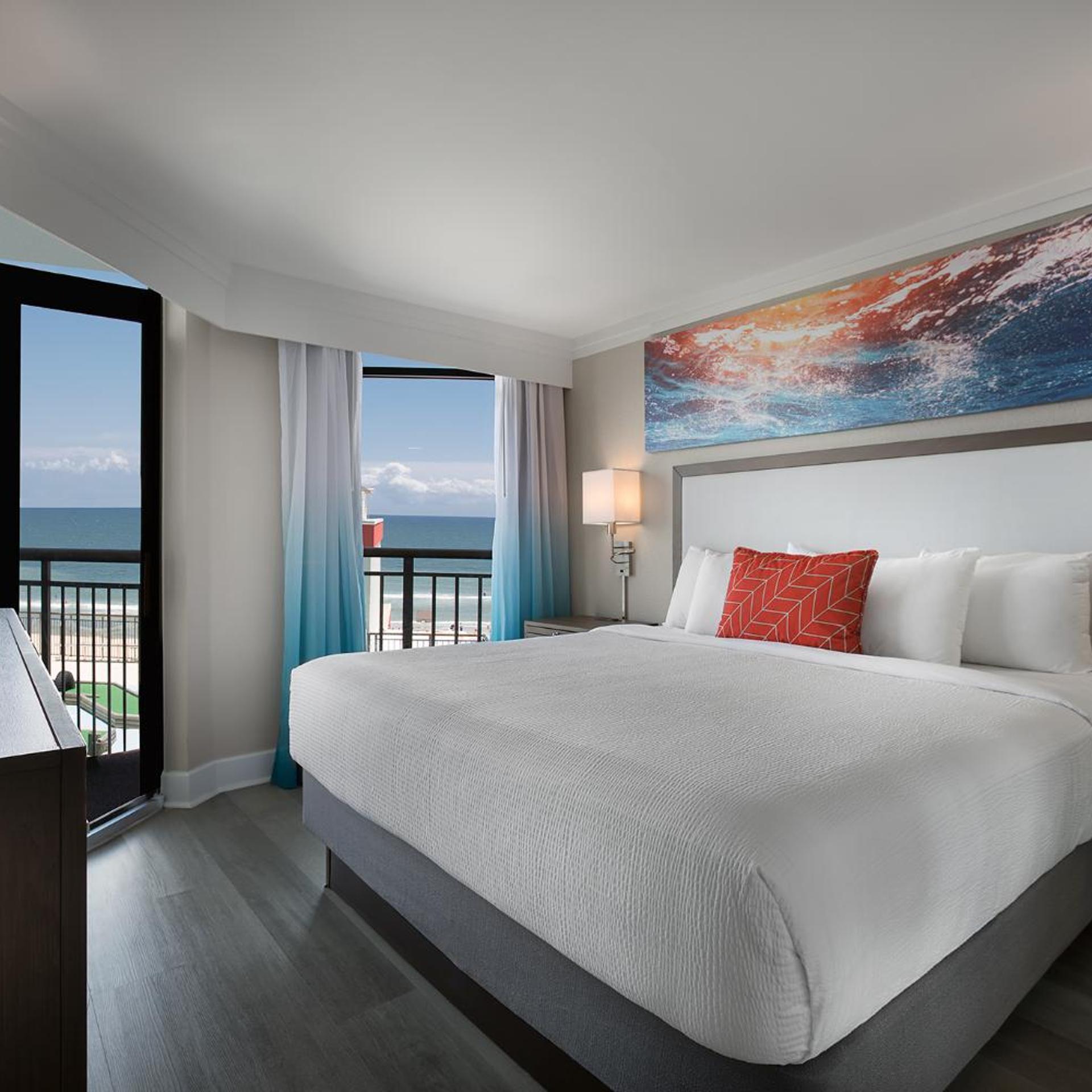 3 Bedrooms, Condo, Ocean Front, Partial View