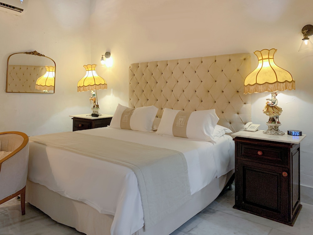 JUNIOR SUITE, KING BED