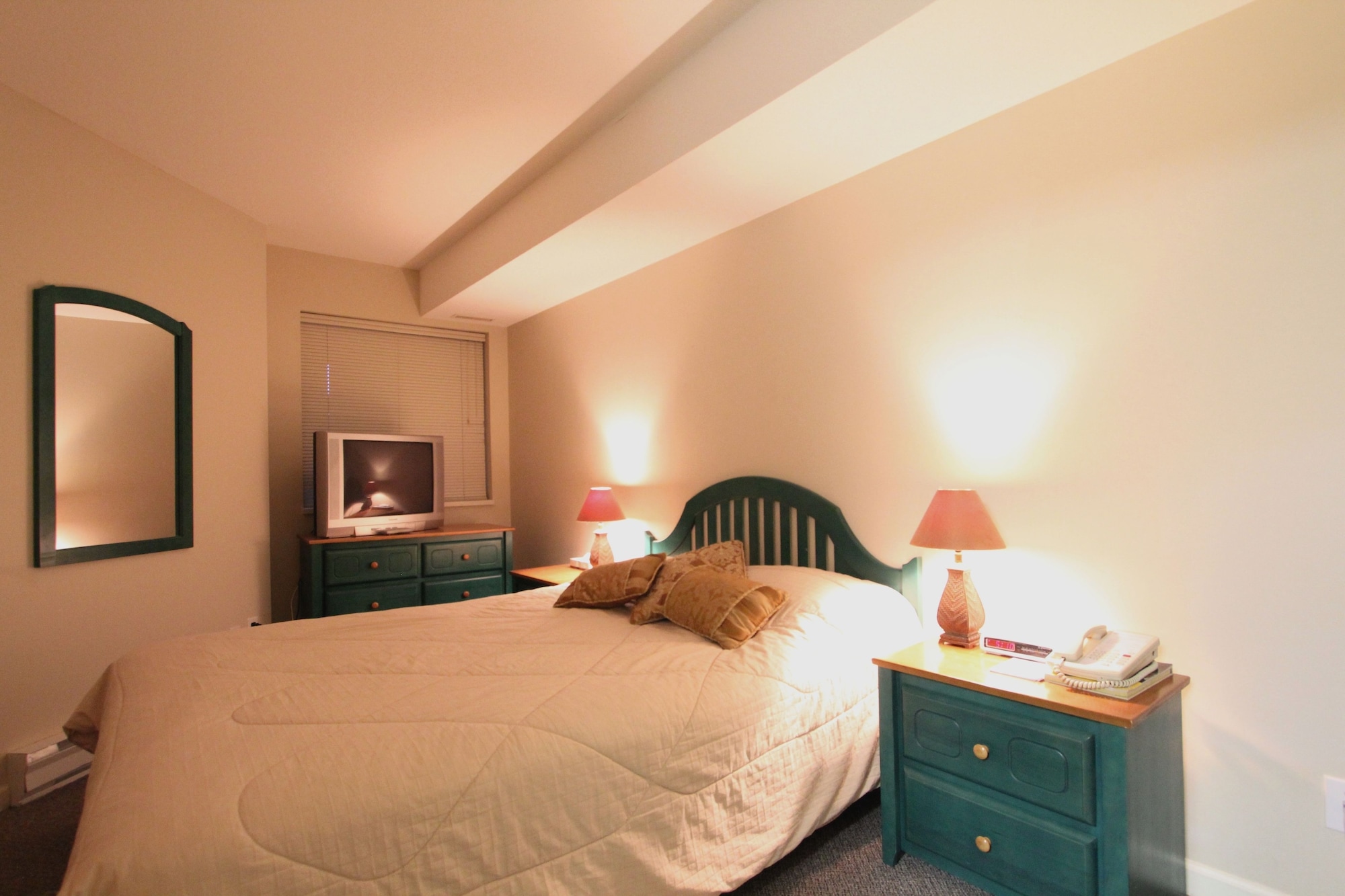 1 BEDROOM, SUITE