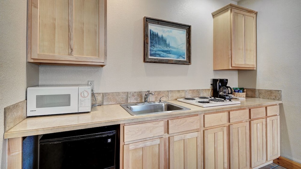 Eagle Fire Lodge Cabins 66/75