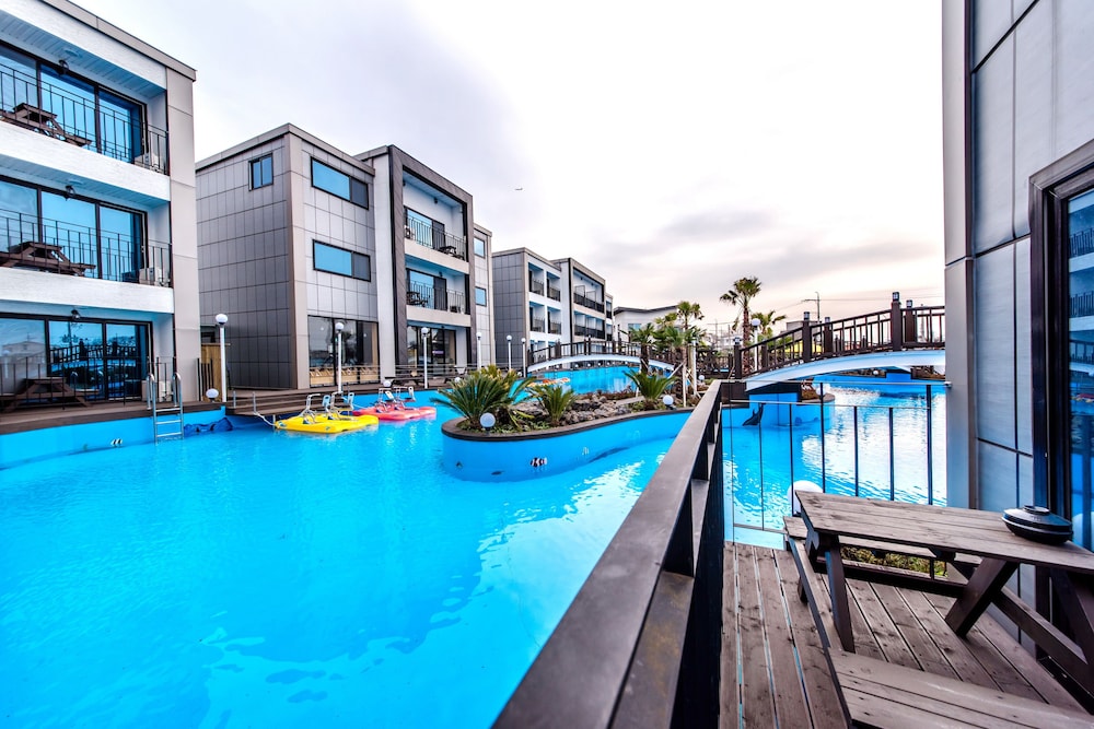 Water Garden Resort 66/68