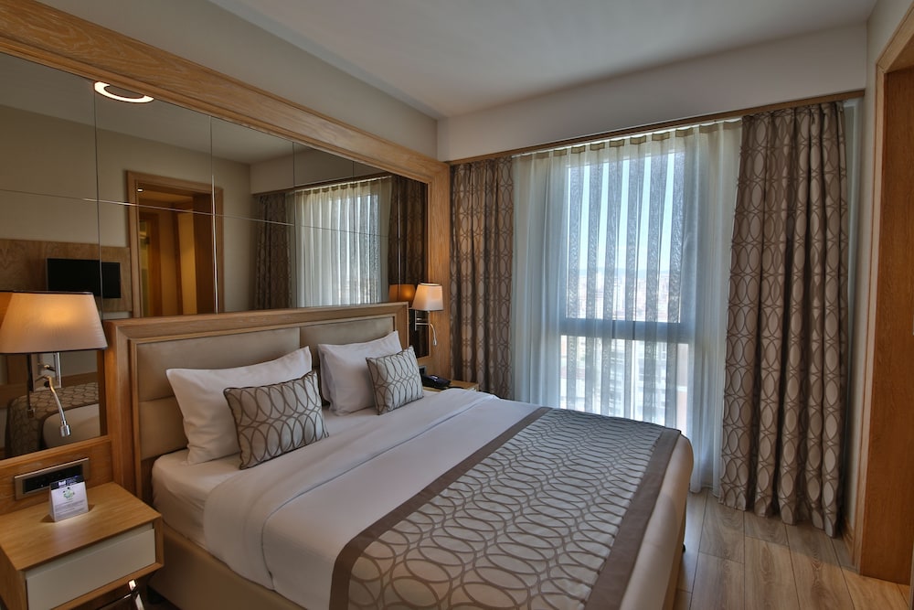 Bof Hotels Ceo Suites 23/73