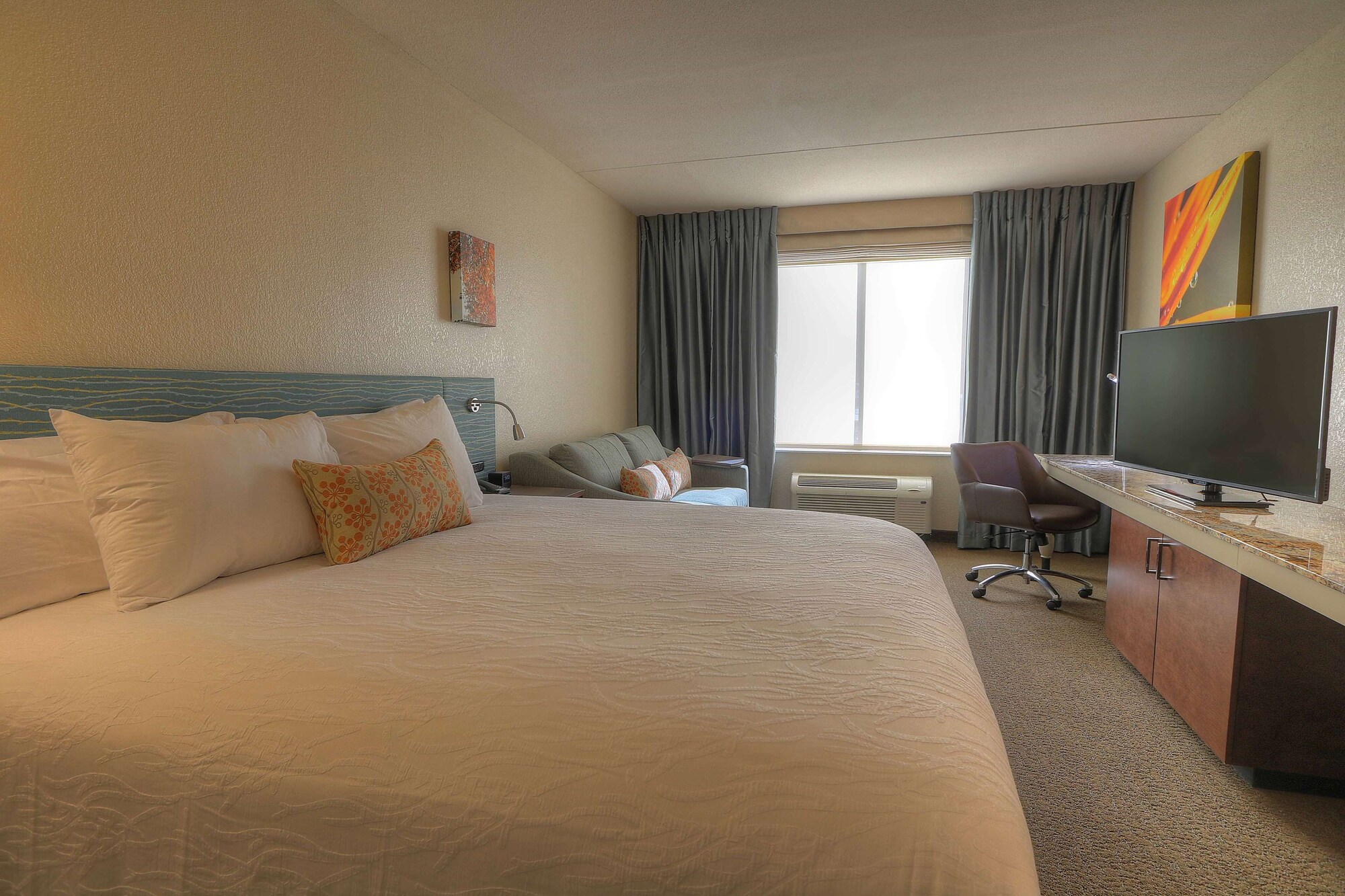 ROOM, KING BED