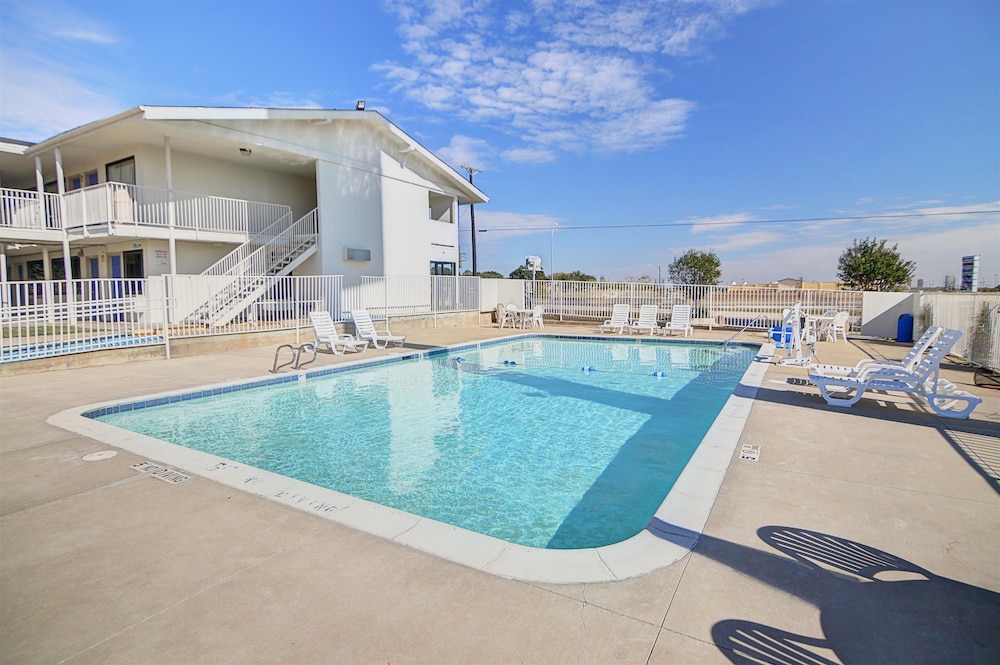 Motel6 Denton, TX - UNT 53/60