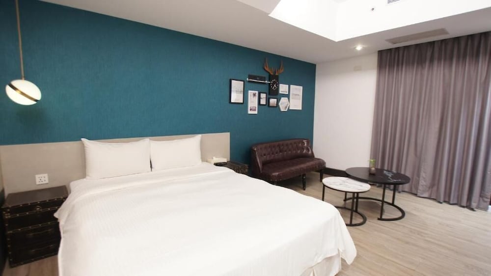 Colors Infinity Inn 22/70
