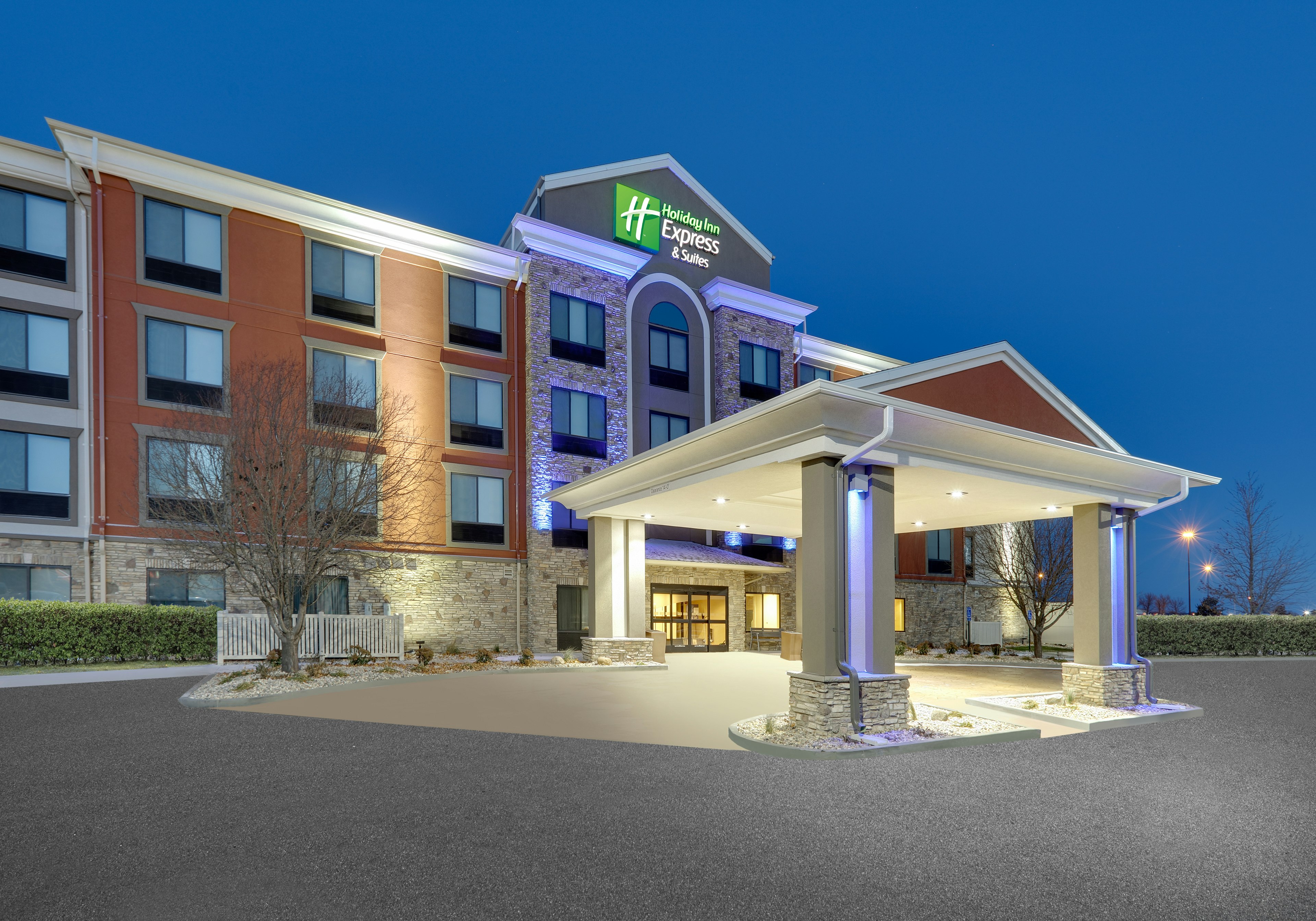 Holiday Inn Express Hotel And Suites Mitchell 3/67