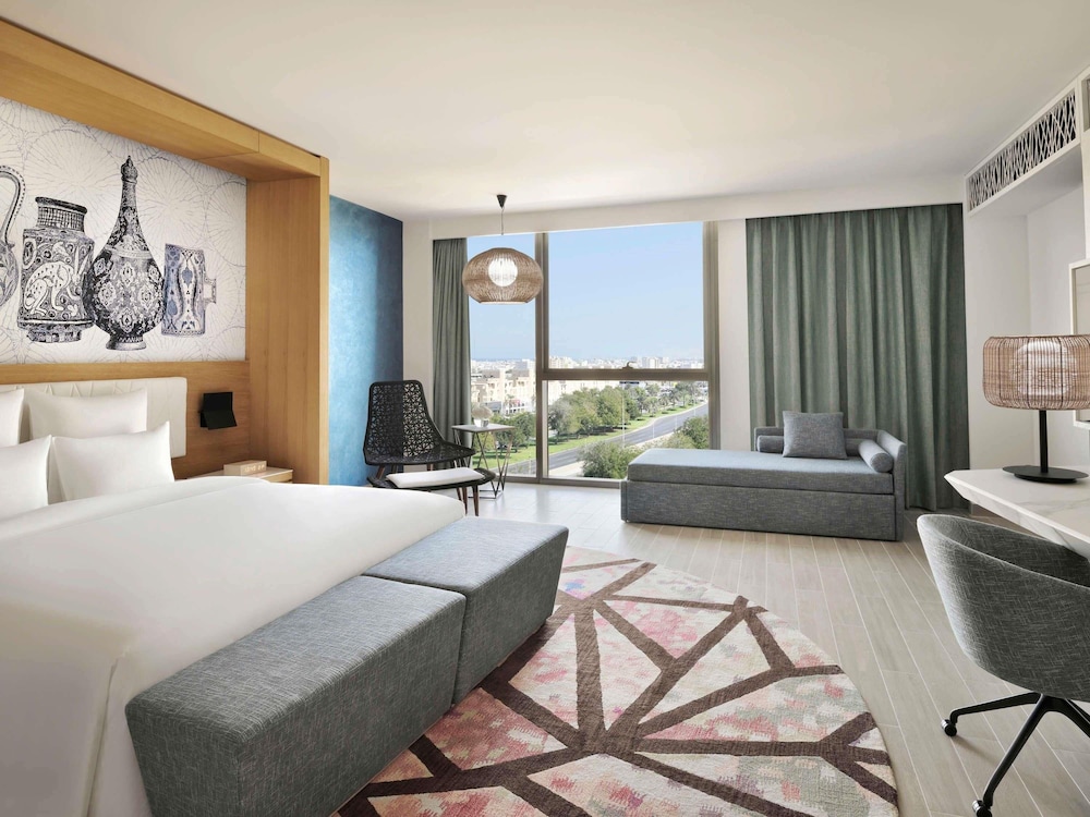 Executive, Suite, King Bed, Dining Area, Sofa, Lounge Access