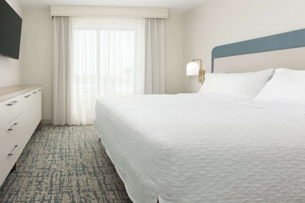 Suite, King Bed, Accessible