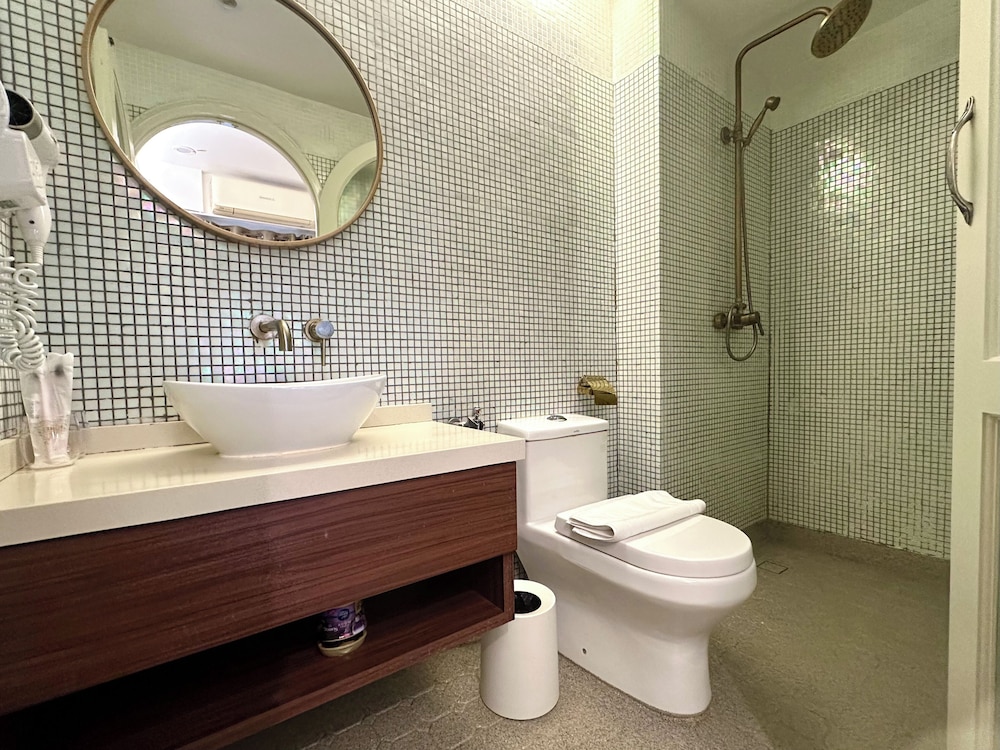 White Mansion Hotel 48/50