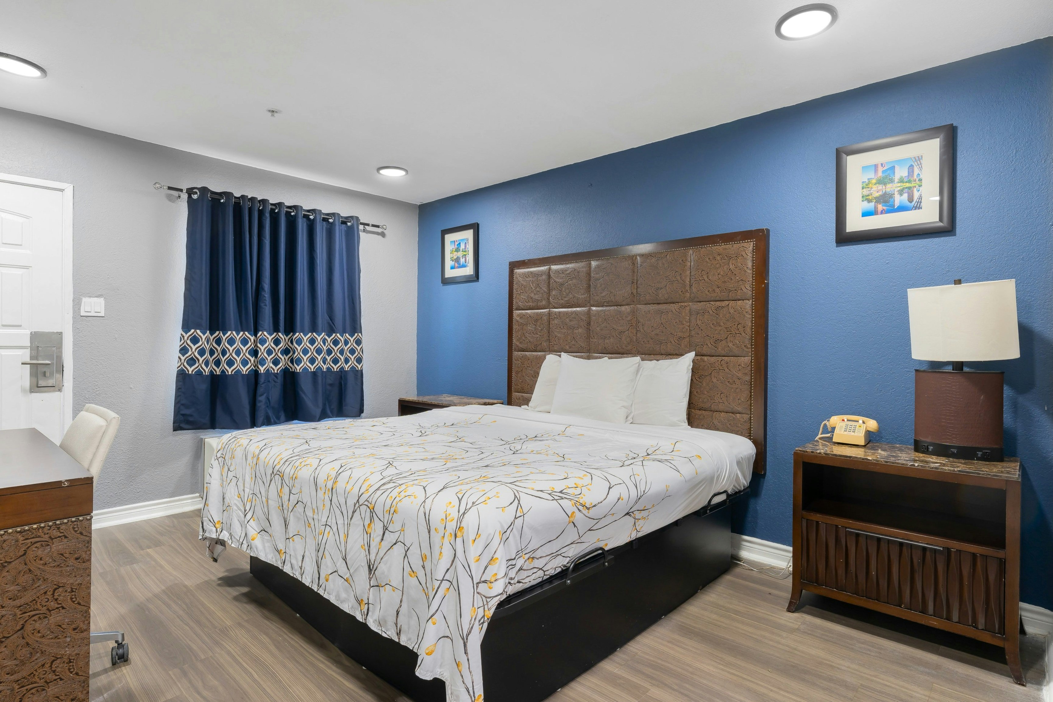 Queen Bed Non-Smoking