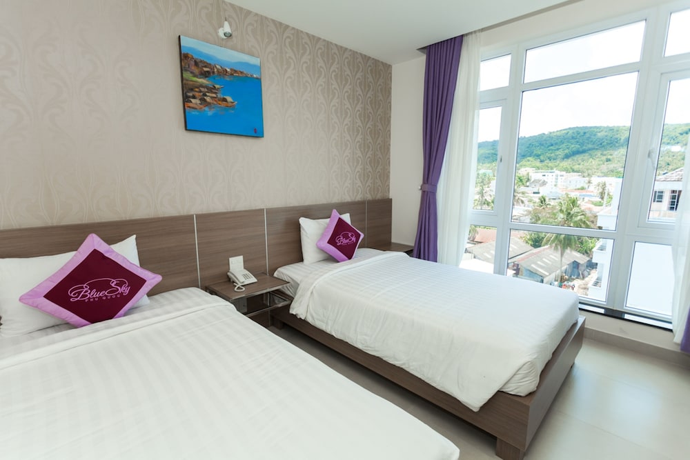 DELUXE, TWIN BEDS
