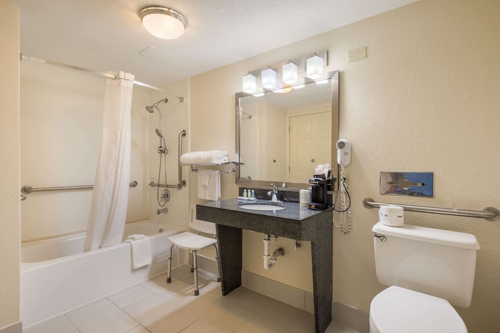 Quality Inn Tulsa Central 26/45