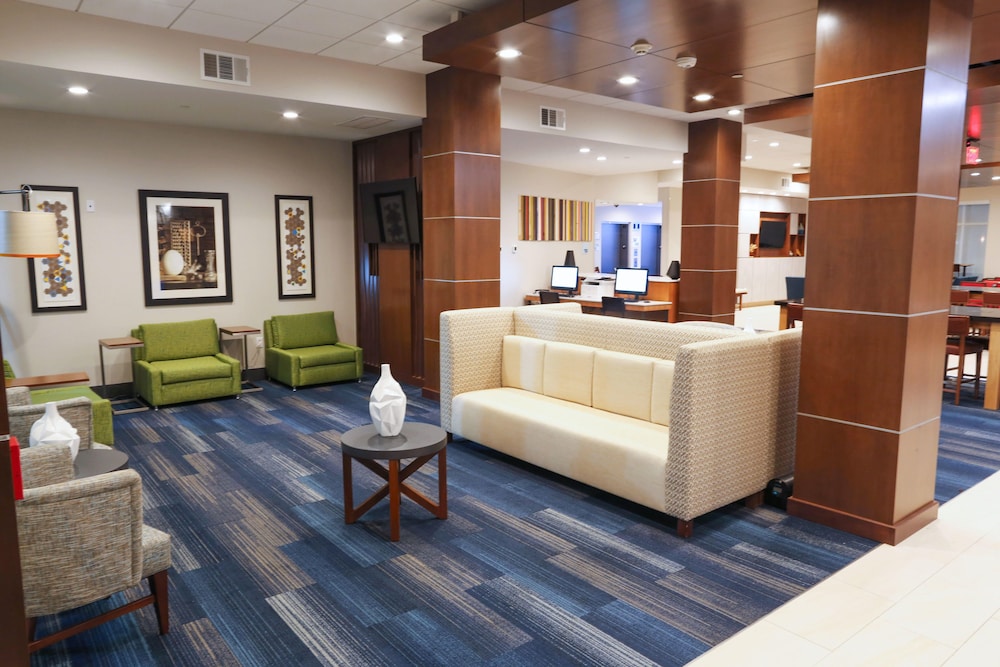 Holiday Inn Express Suites Houston Iah Beltway 8 7/65