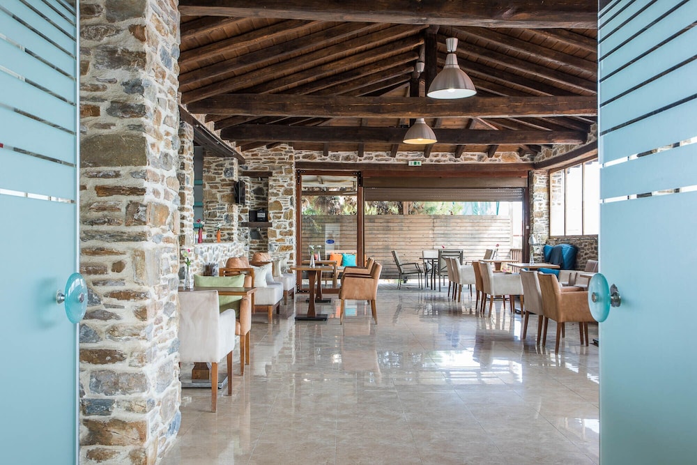 CORAL BLUE BEACH HOTEL 62/78