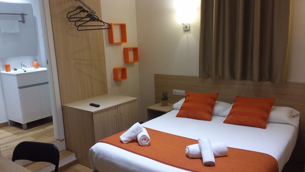 Hostal Barcelona Travel 12/35