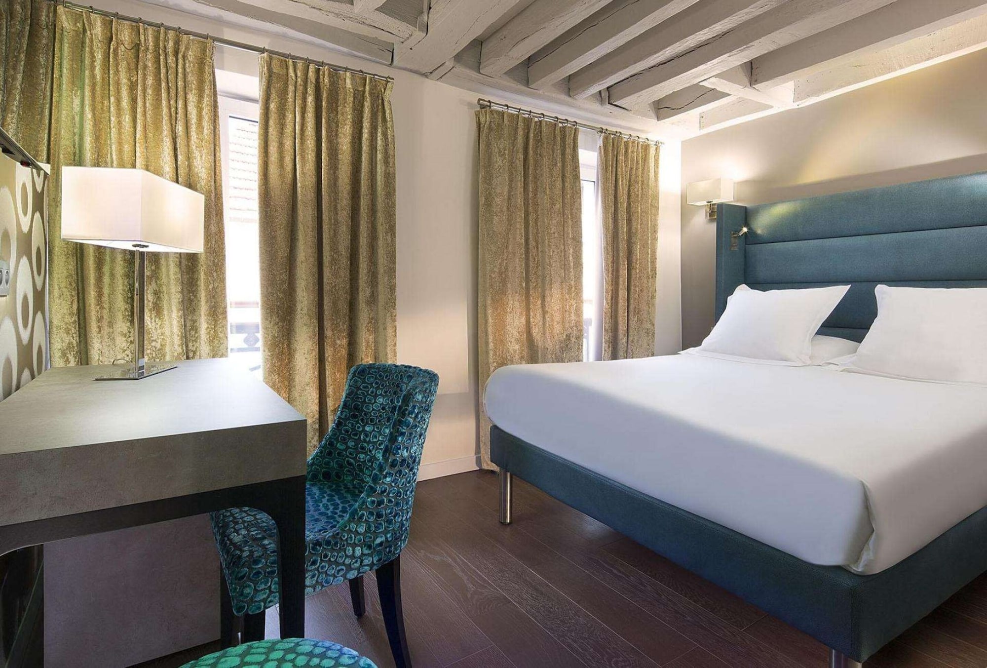 ADJOINING, DOUBLE BED