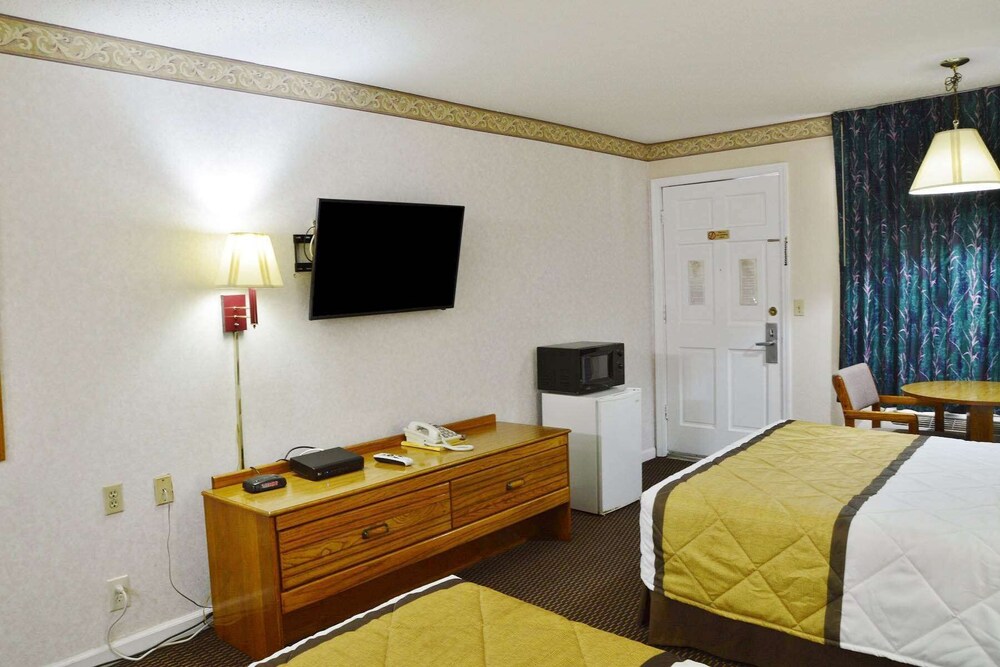 Econo Lodge Calhoun North Damascus 18/41