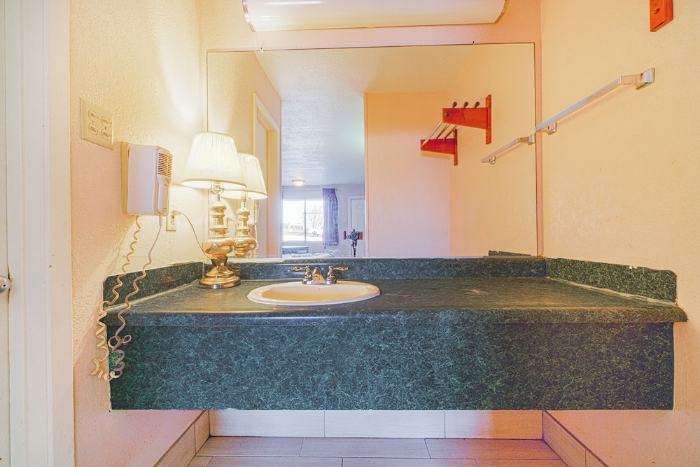 Regency Inn Three Rivers I-37 26/36