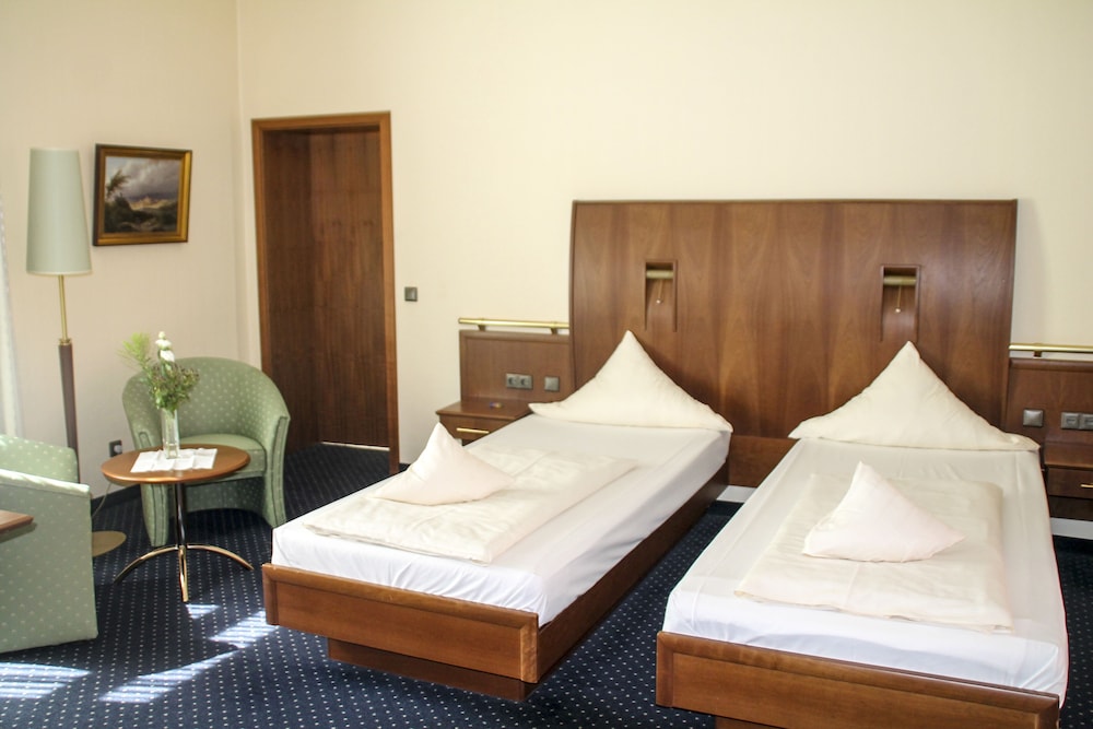 Victoria Hotel 19/50