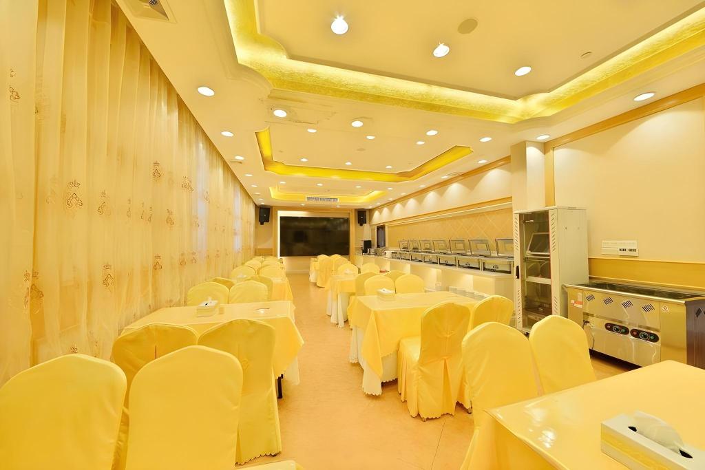 Vienna Hotel (Shenzhen Gushu Metro Station) 49/56
