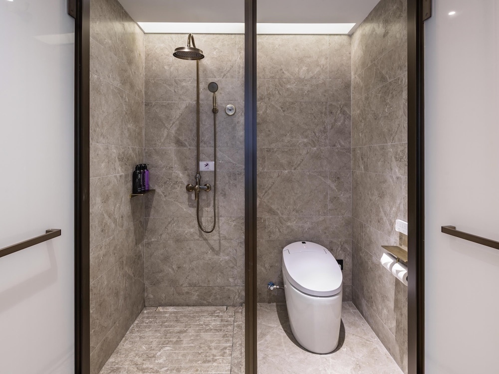 Mercure Shanghai Jinqiao 43/48