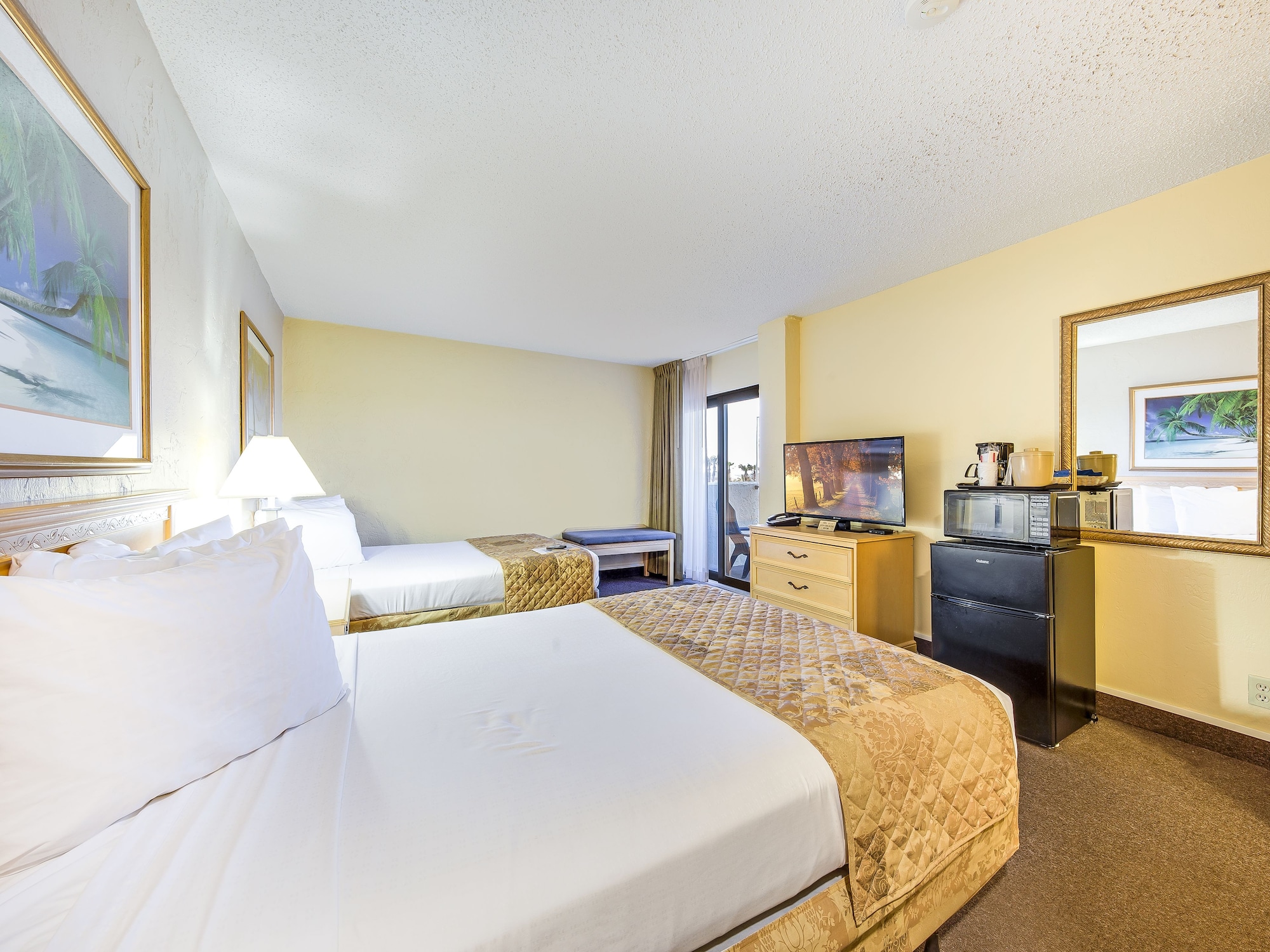 ECONOMY, 2 QUEEN BEDS, CITY VIEW