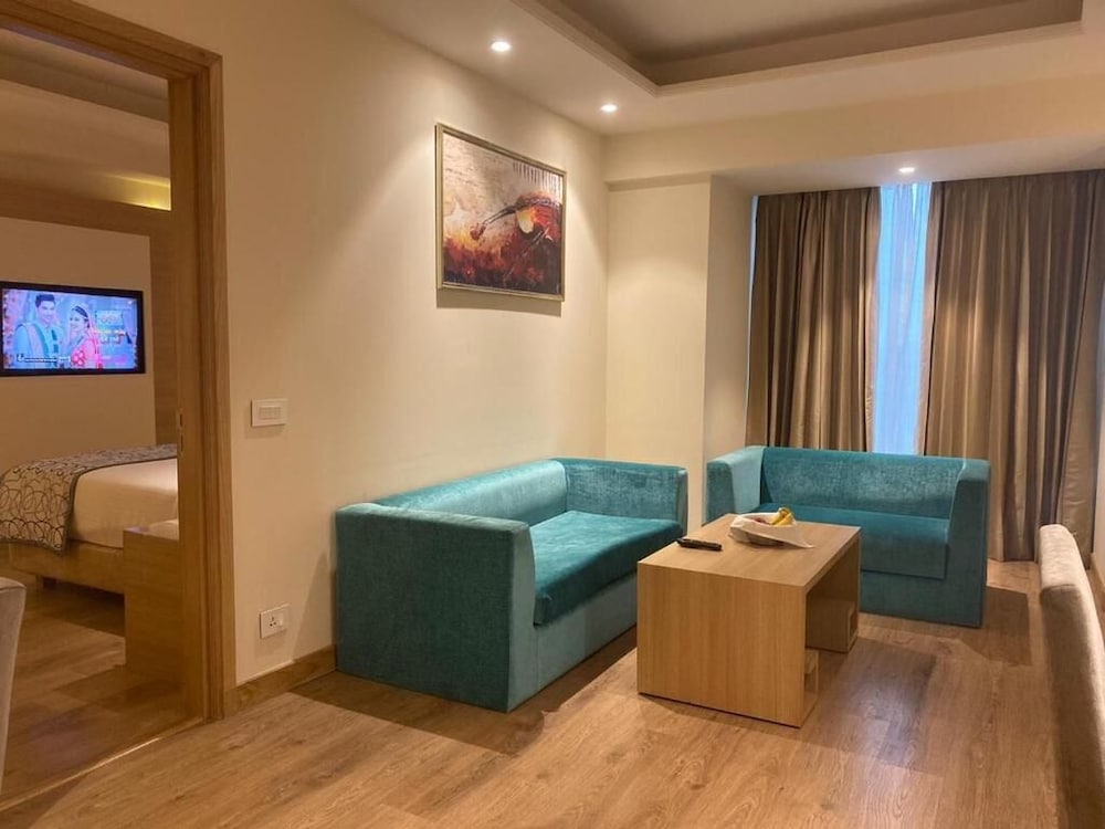 Golden Sarovar Portico 30/59