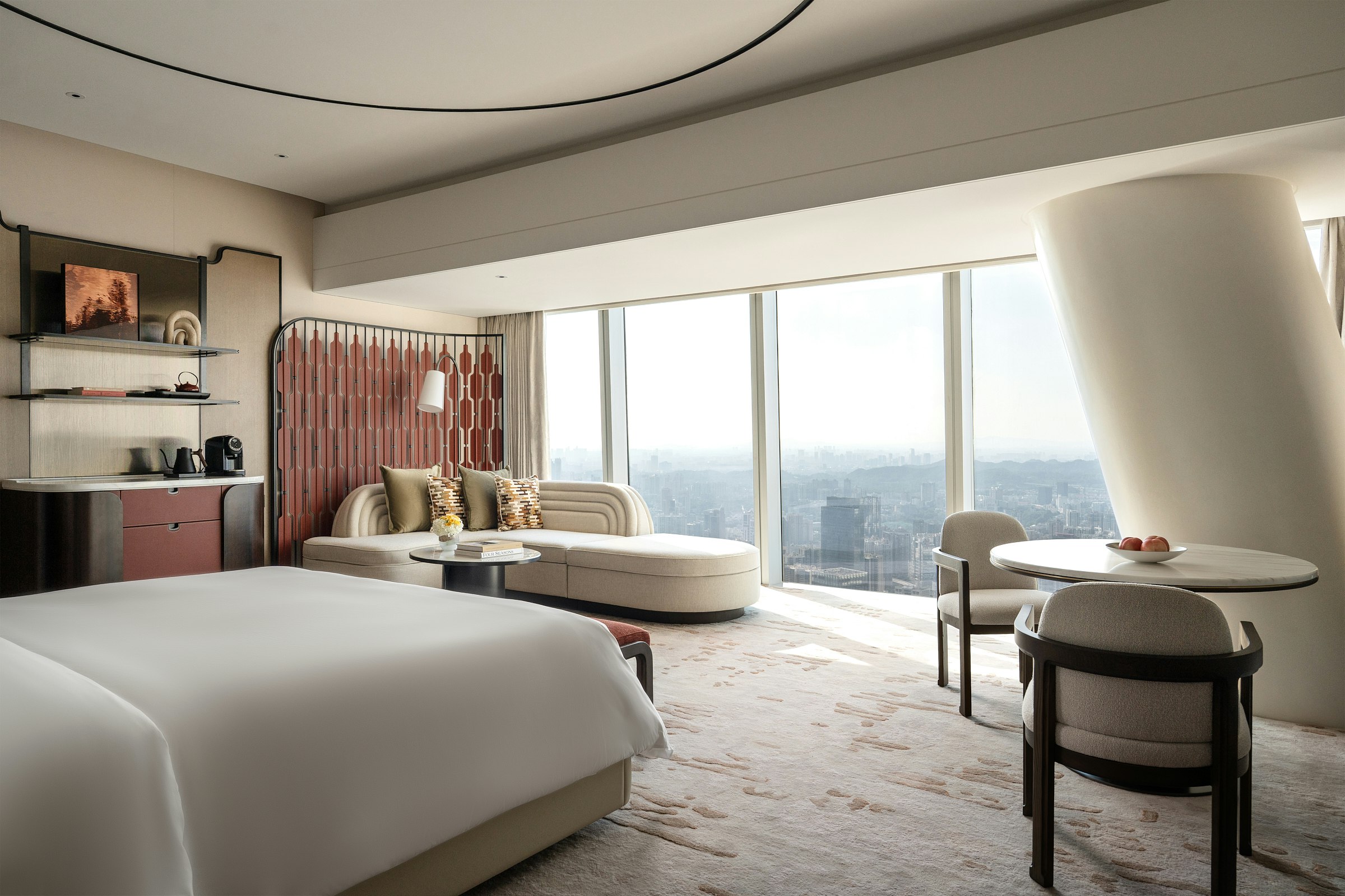 SKYLINE, KING BED, CITY VIEW