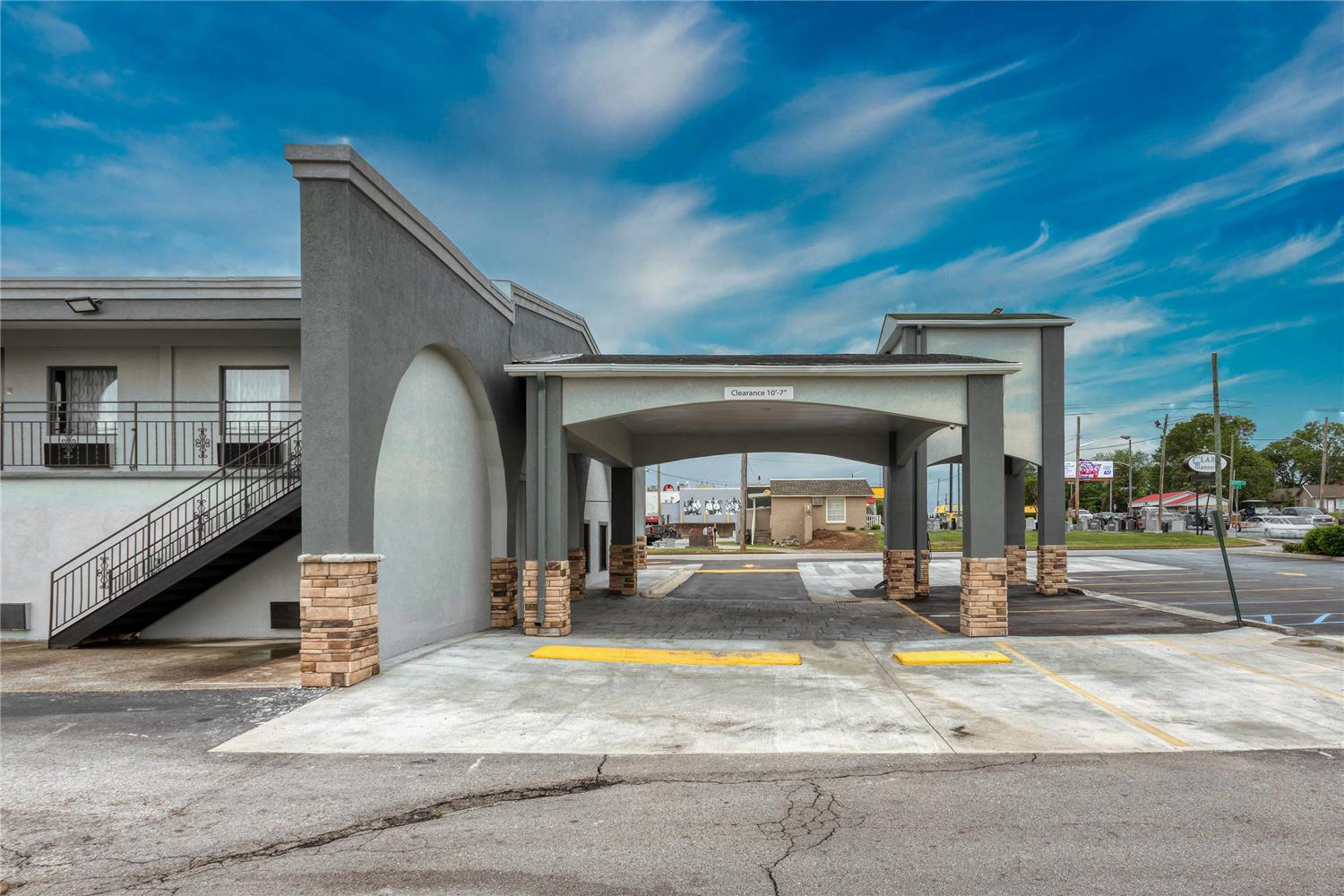 Clarion Pointe Decatur River City 33/41