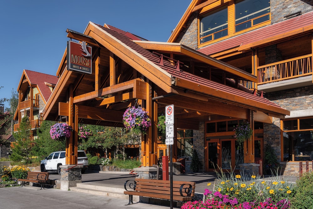 Moose Hotel And Suites 9/66