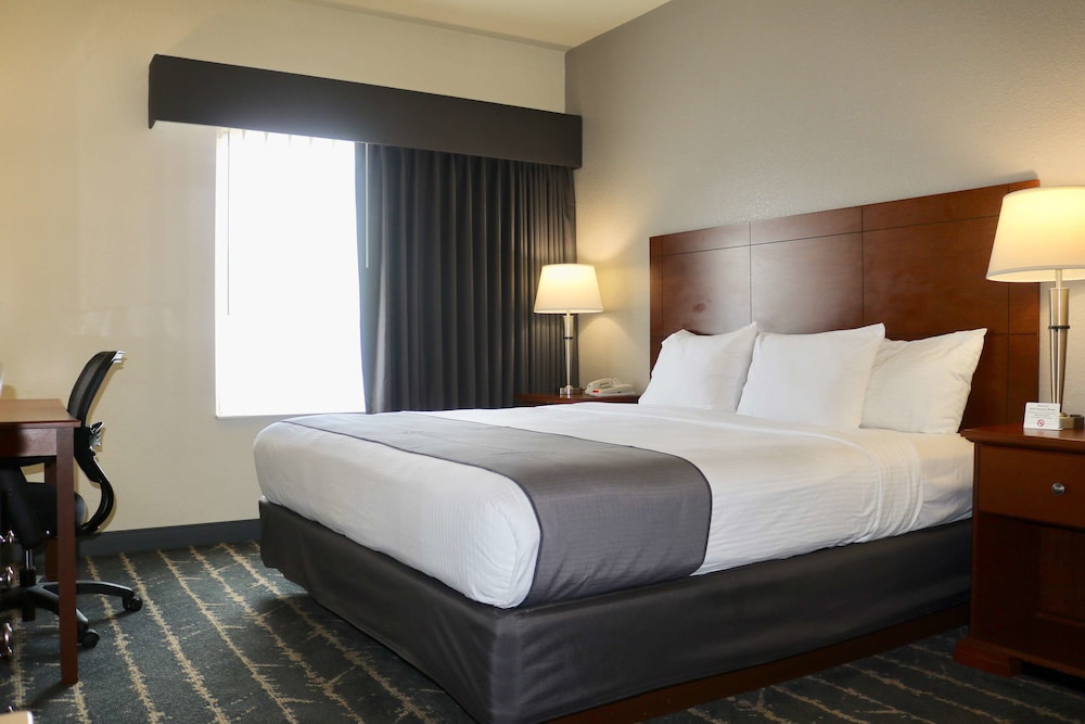Best Western Fostoria Inn & Suites 7/18