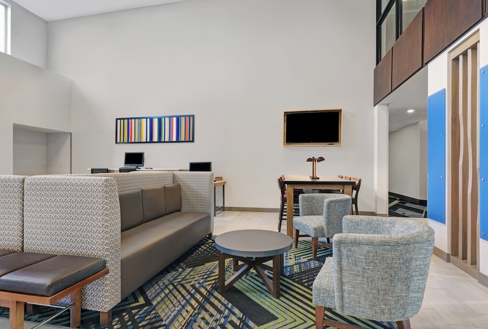 Holiday Inn Express Hotel And Suites Newport 48/76