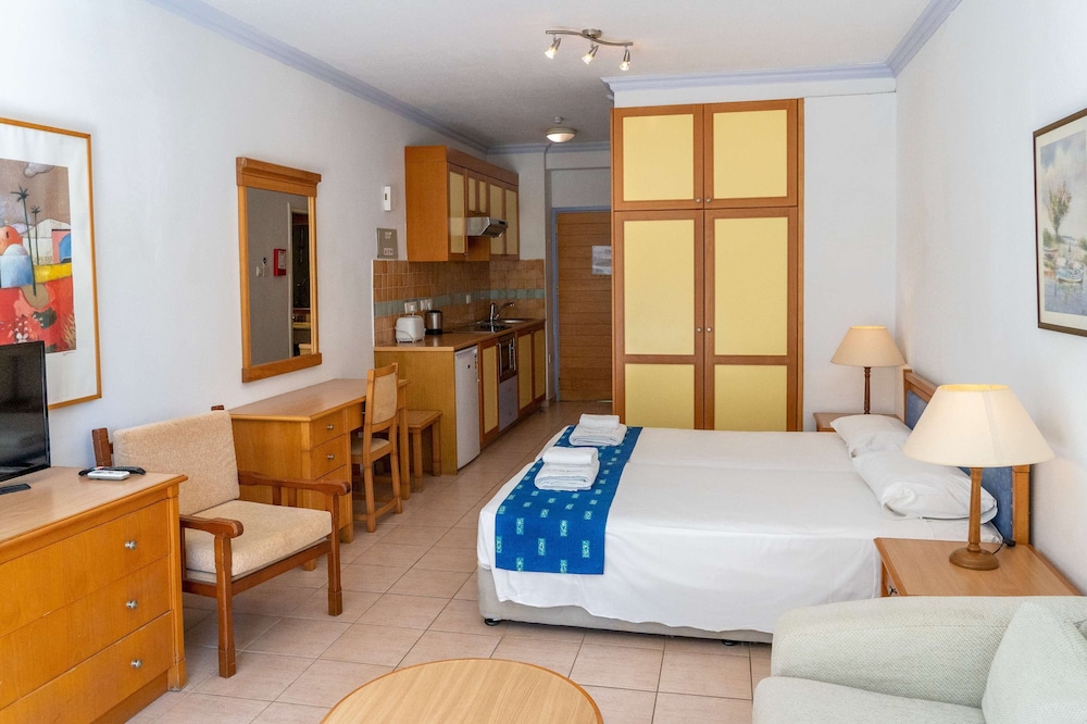 Paphos Gardens Apartments 24/91