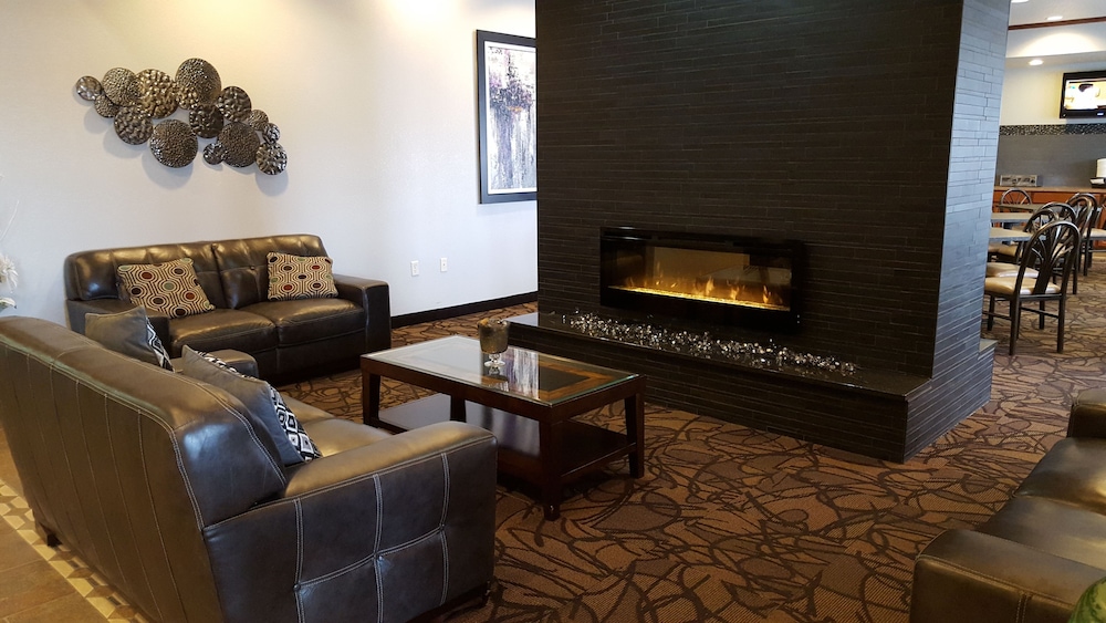 Expressway Suites Fargo 18/25