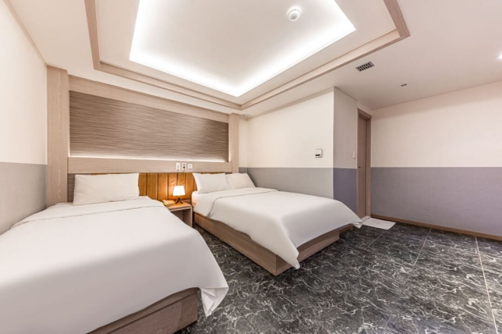 Friendly Dh Naissance Hotel By Mindrum Group 19/48
