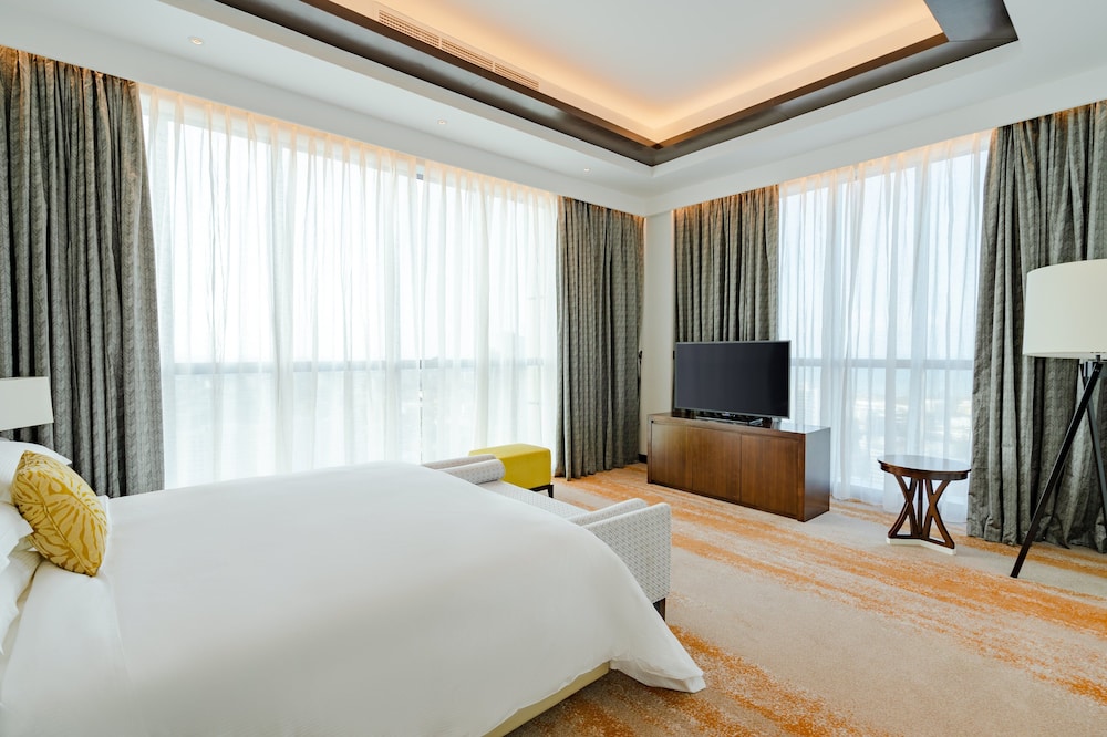 Ambassador, Suite, King Bed, Sea or City View