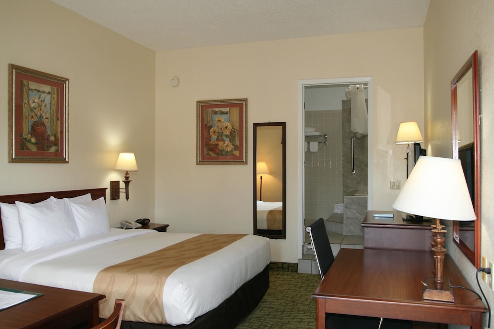 Quality Inn Weeki Wachee - Spring Hill 17/52