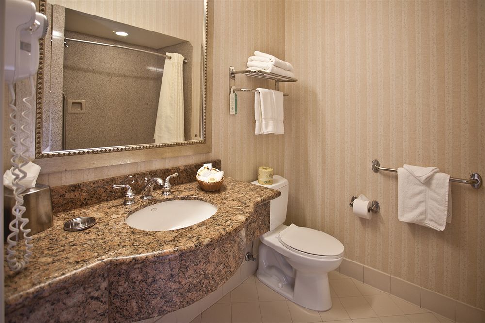 غرفة بسرير كينج، Bay Landing Hotel 2/2