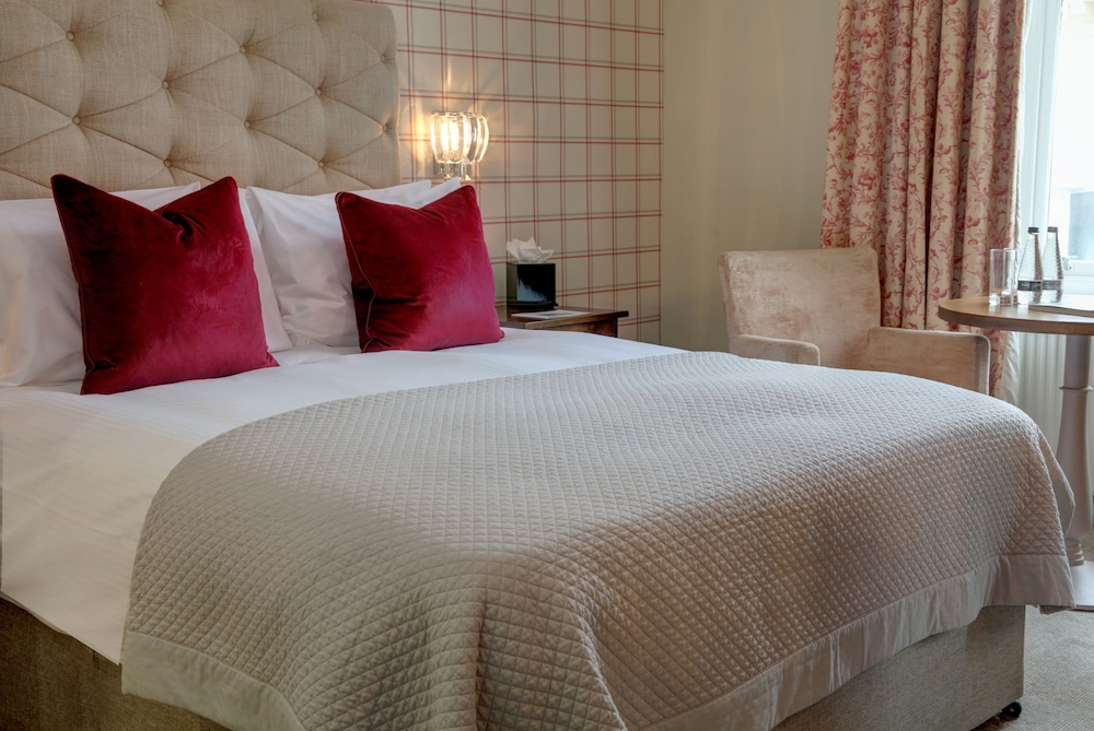 The Belsfield Hotel 7/39