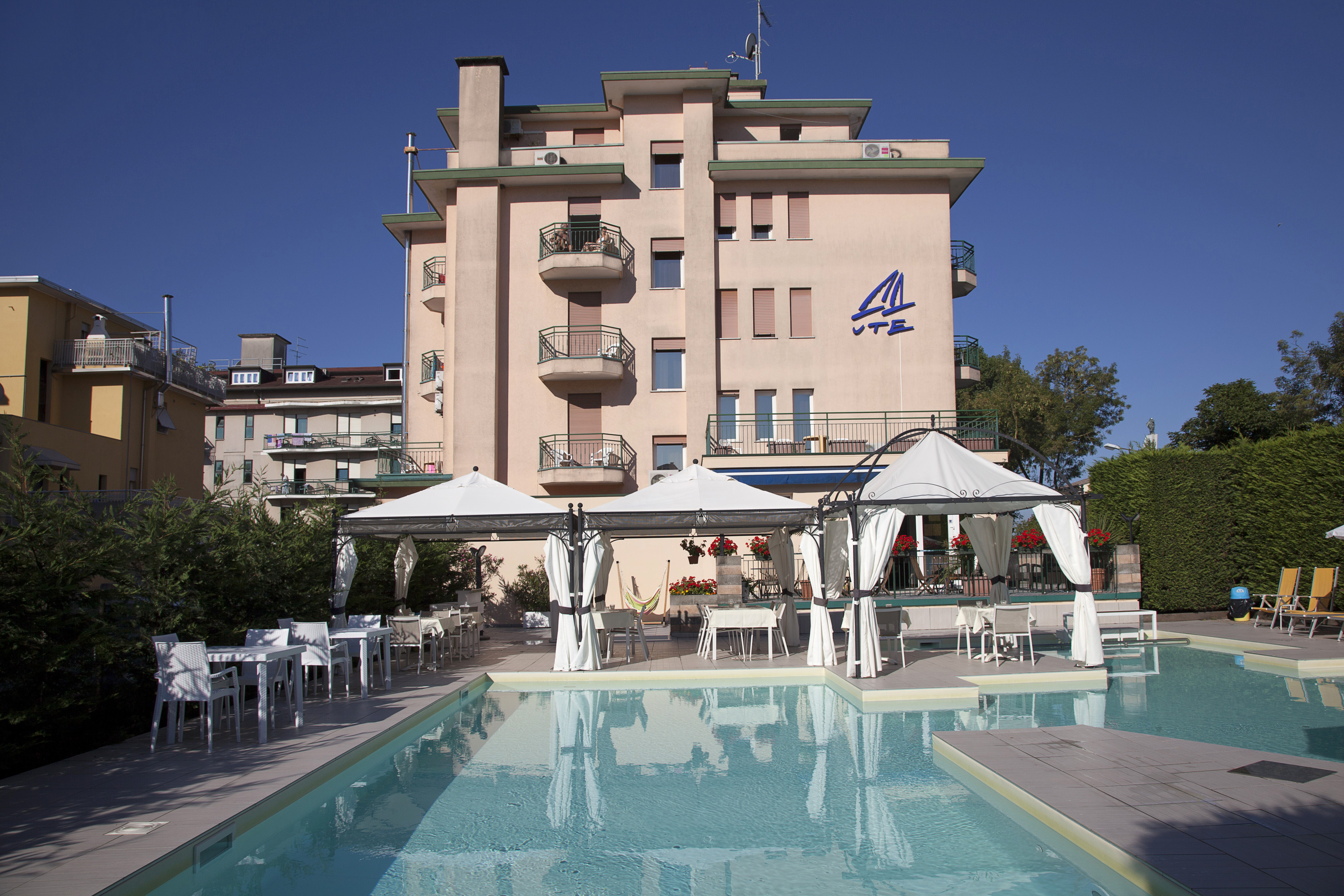Ute Hotel 1/40
