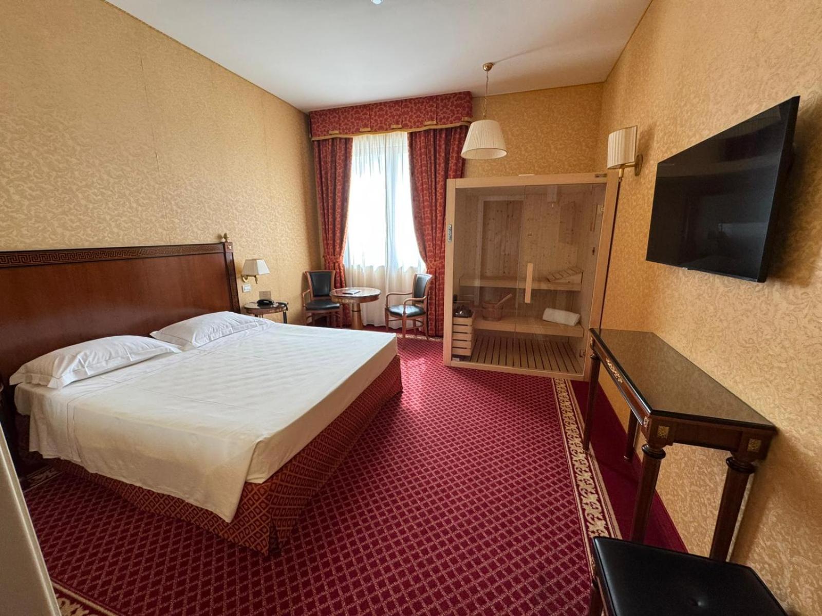Suite, Sauna, Hot Tub