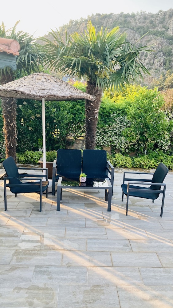 Bybassios Hotel 30/37