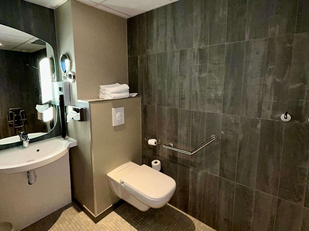Ibis St Malo La Madeleine 68/68
