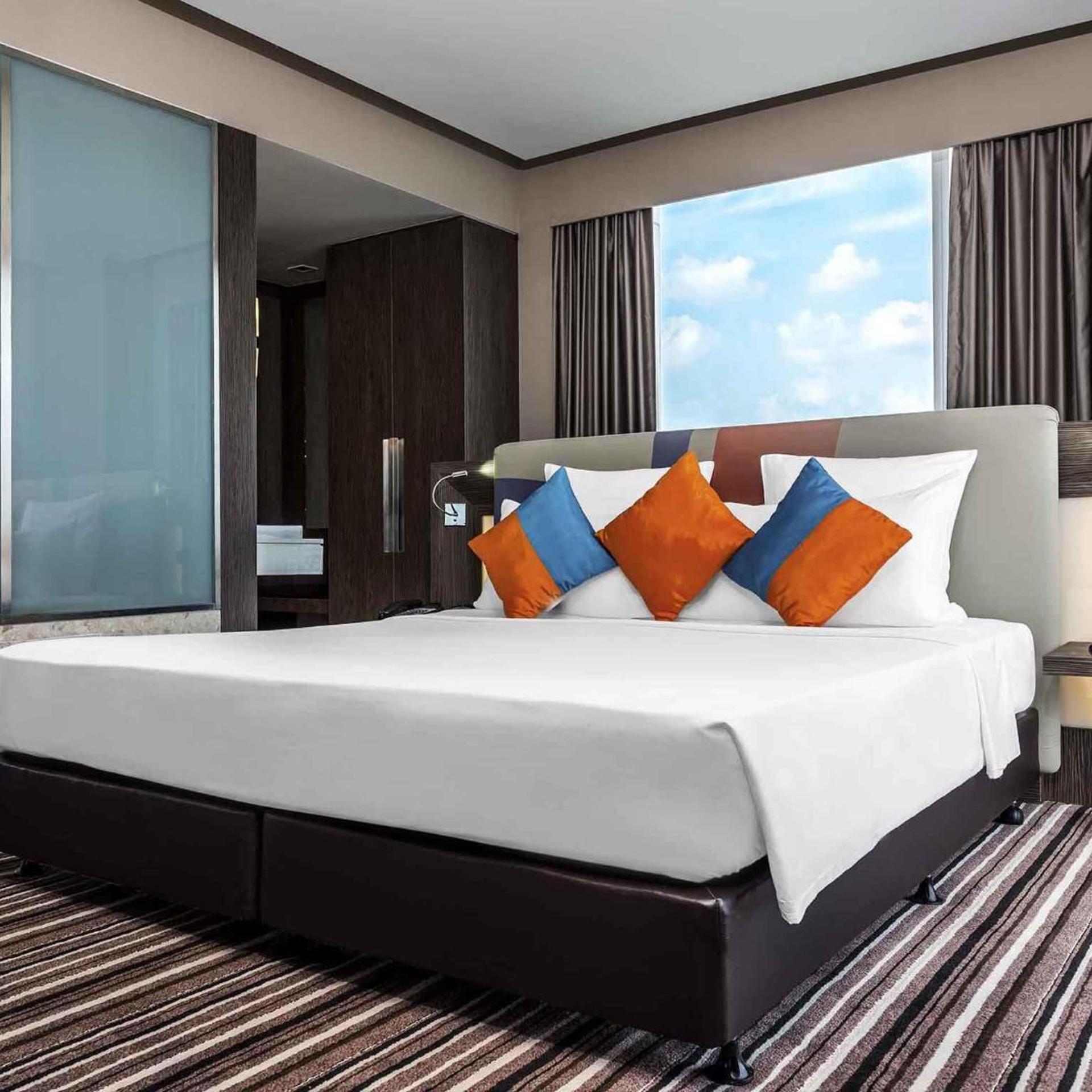 جناح بريميير، Novotel Bangkok Impact 2/10