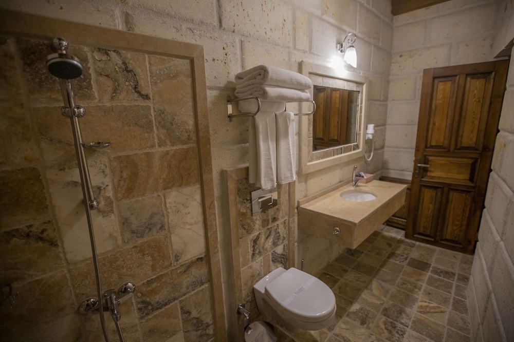 Zara Cave Hotel 50/50