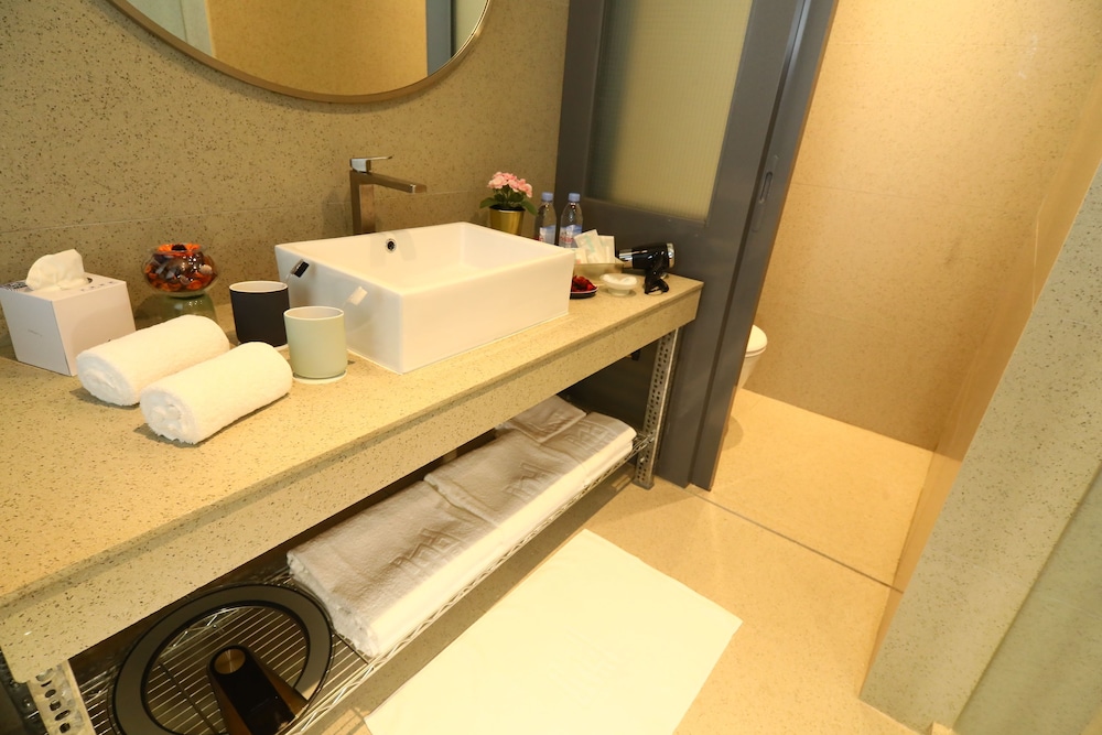 Ind Hotel 35/40